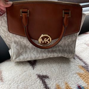 Cute Purse! Very spacious, good for everyday use. Never used.